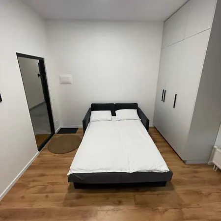 29 Airport Apartamento